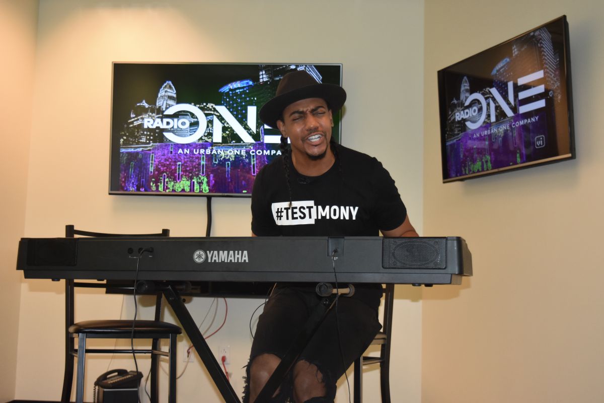 Rudy Currence Blesses The Praise 100.9 Social Studios