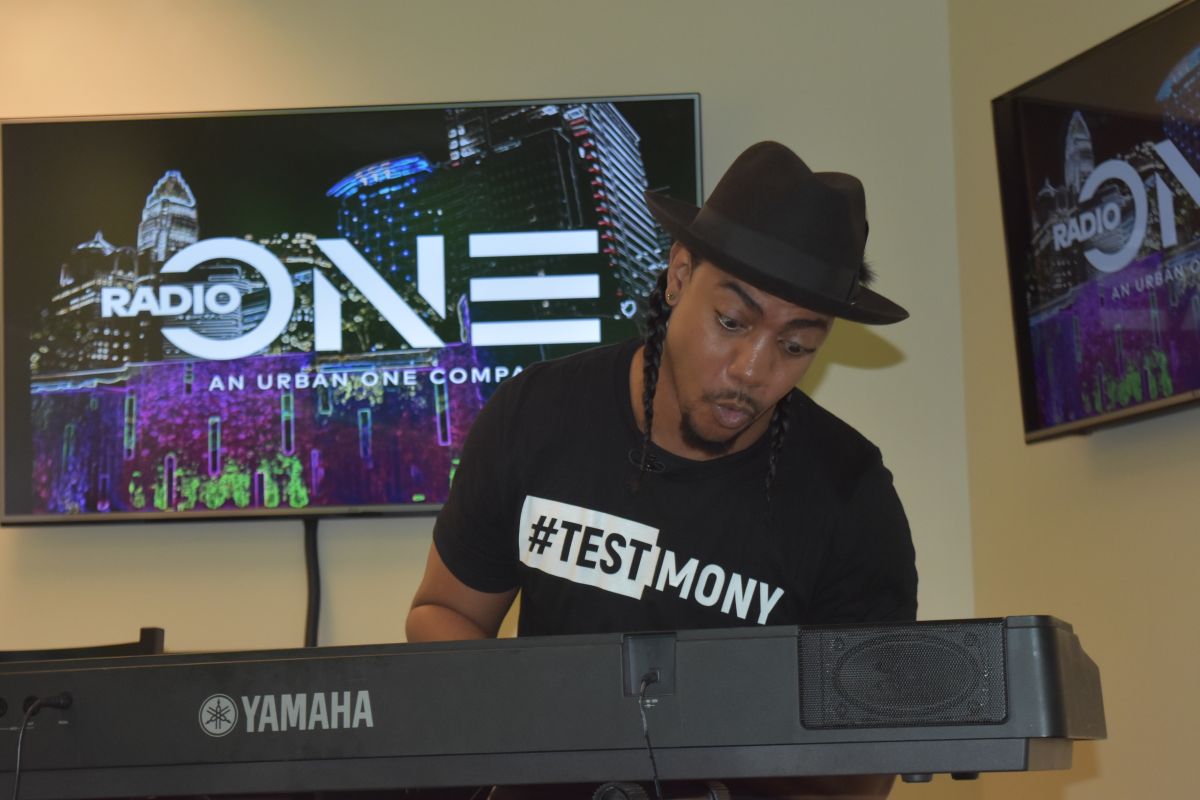 Rudy Currence Blesses The Praise 100.9 Social Studios