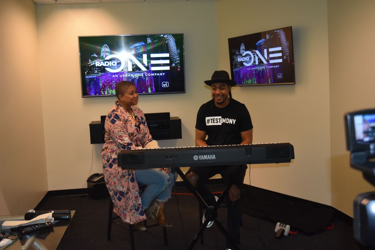 Rudy Currence Blesses The Praise 100.9 Social Studios