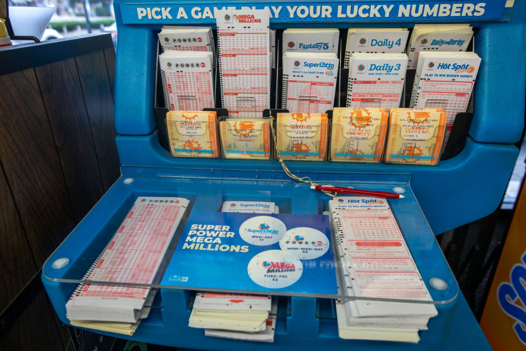 The Powerball lottery has reached the 1 billion mark with an estimated $1.04 billion jackpot, for the next drawing on Monday night after no grand prize winner in Saturday's drawing.