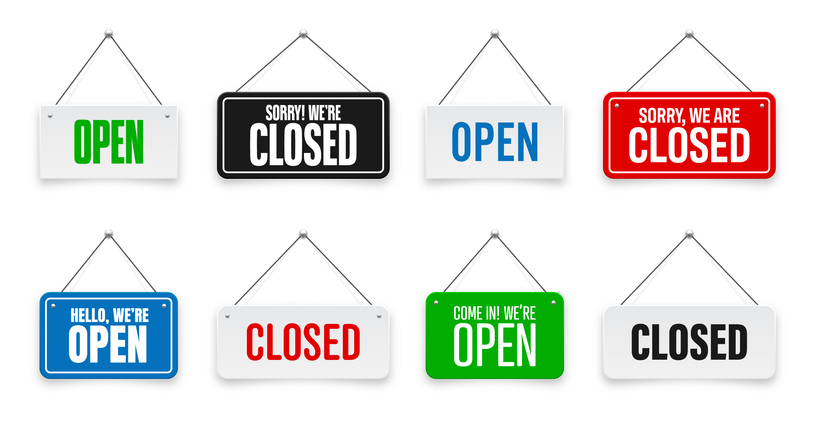 Realistic open or closed hanging signboards. Vintage door sign for cafe, restaurant, bar or retail store. Announcement banner, information signage for business or service. Vector illustration